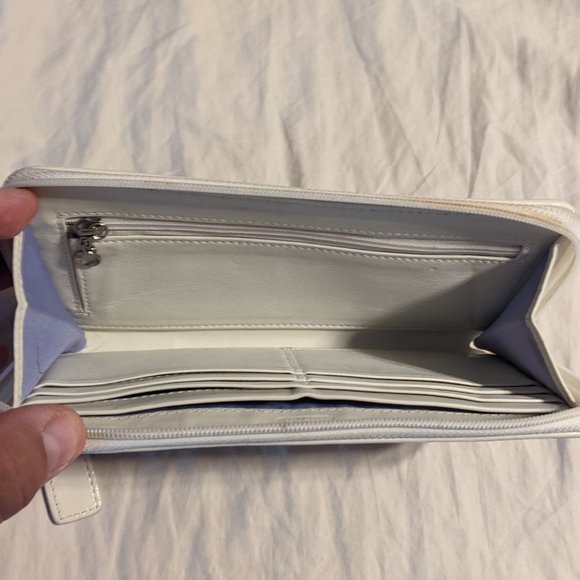 Signature Coach Accordion Wallet - Picture 8 of 8